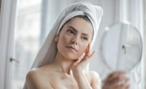 Rutina de autocuidado femenino en casa